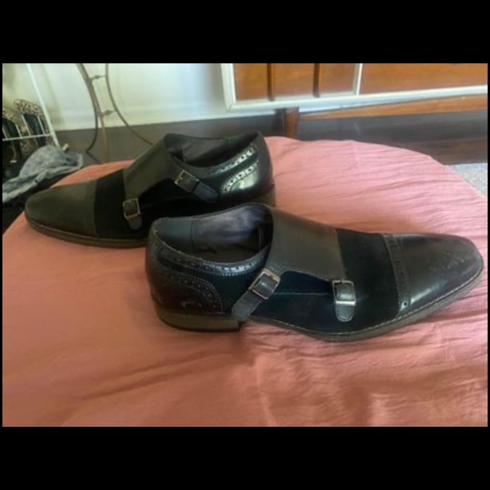 Men’s Steven Madden shoes with buckle. Size 9. Black.